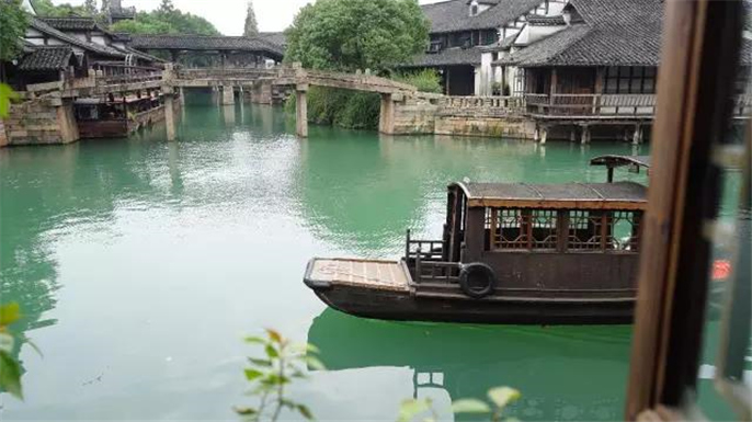 9推窗見(jiàn)水，好一個(gè)烏鎮(zhèn)人家。.jpg