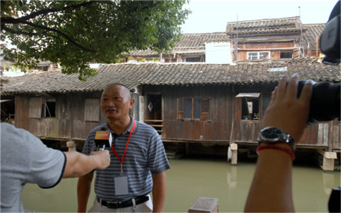 “烏鎮(zhèn)變化很大，越來越美。這次老年人免費游烏鎮(zhèn)活動，非常開心！”_副本.jpg